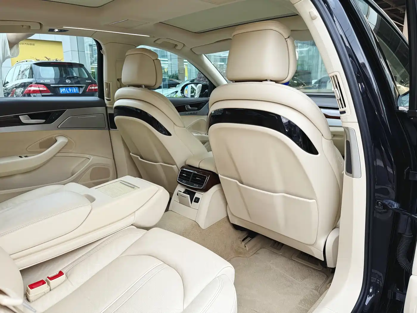 Audi A8 2012 A8L 45 TFSI quattro Comfort фото 9