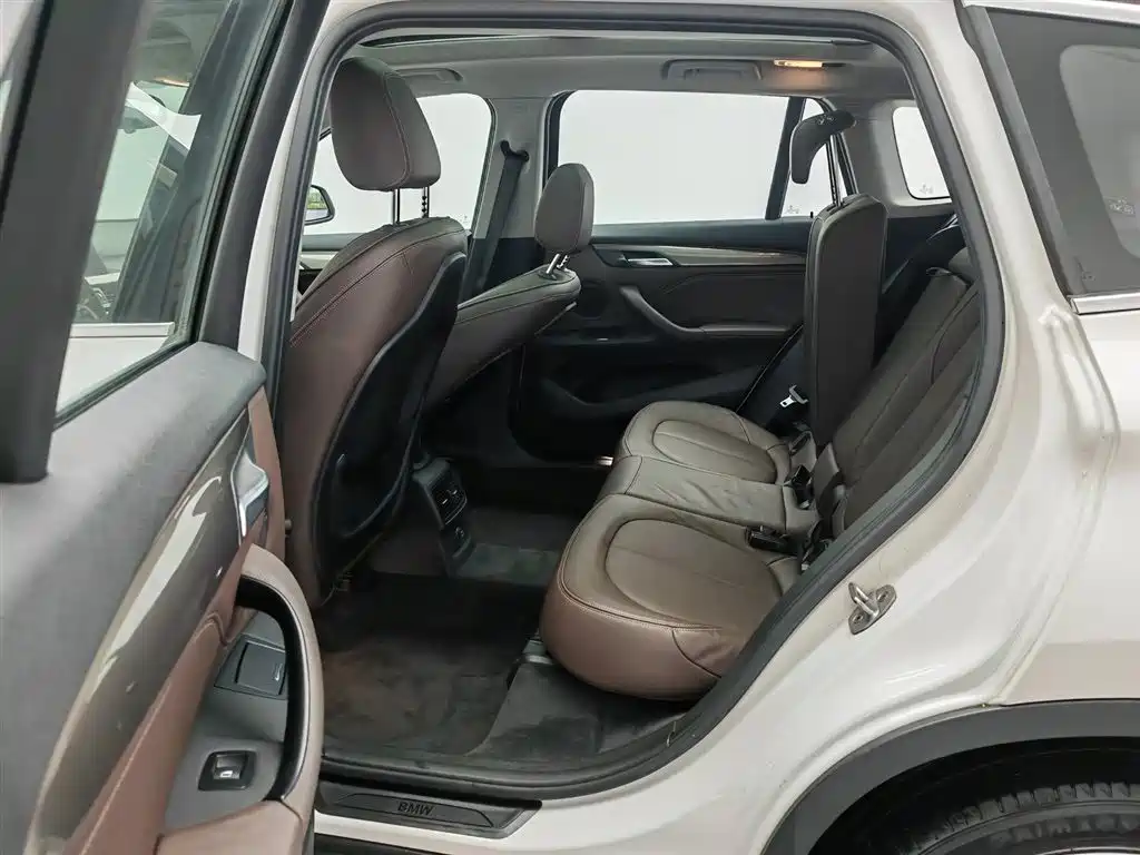 BMW X1 2018 sDrive18Li Premium Model фото 15