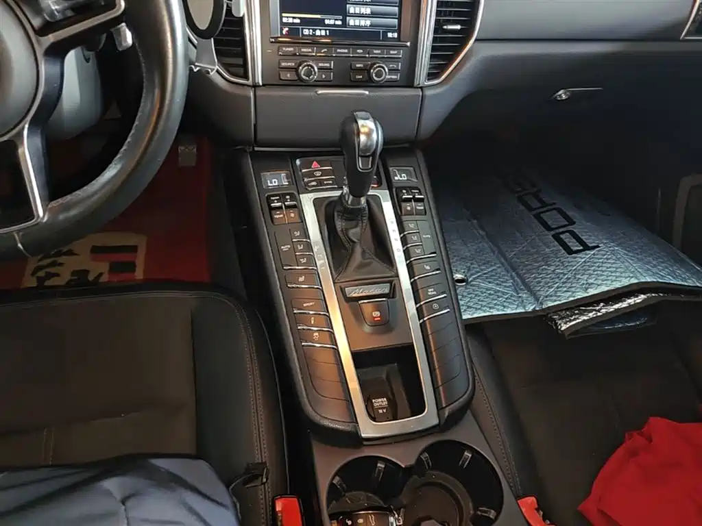 Porsche Macan 2016 Macan 2.0T фото 14