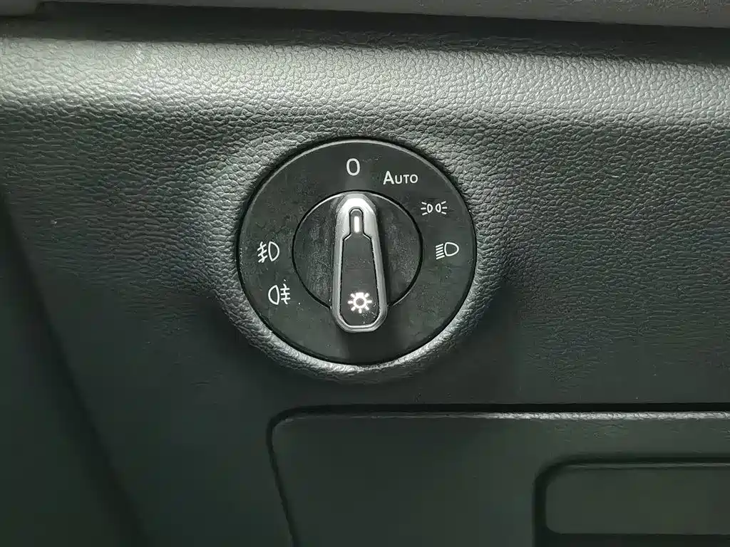 Volkswagen Sagitar 2021 280TSI DSG Excellence Edition фото 21