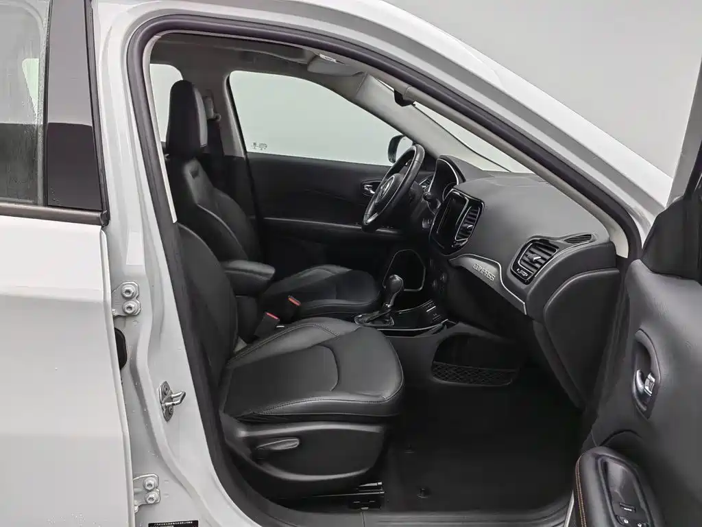 Photo 23 - Jeep Compass