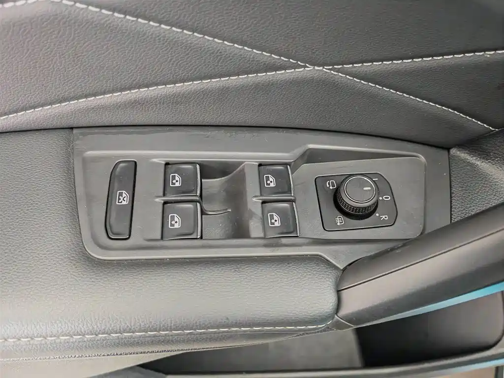 Volkswagen Tiguan L 2024 300TSI Auto 2WD Smart Edition фото 9