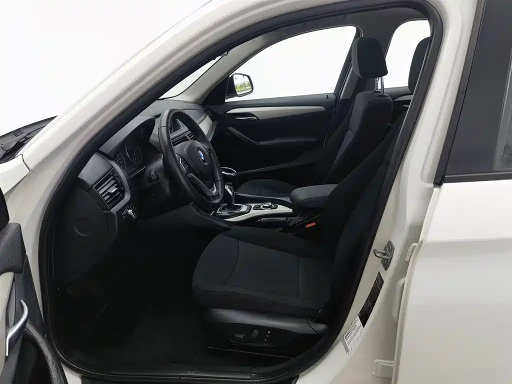 BMW X1 2014 sDrive18i Fashion Edition фото 10