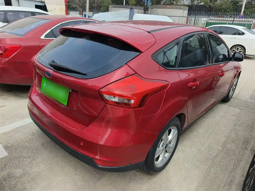 Фото 7 - Ford Focus