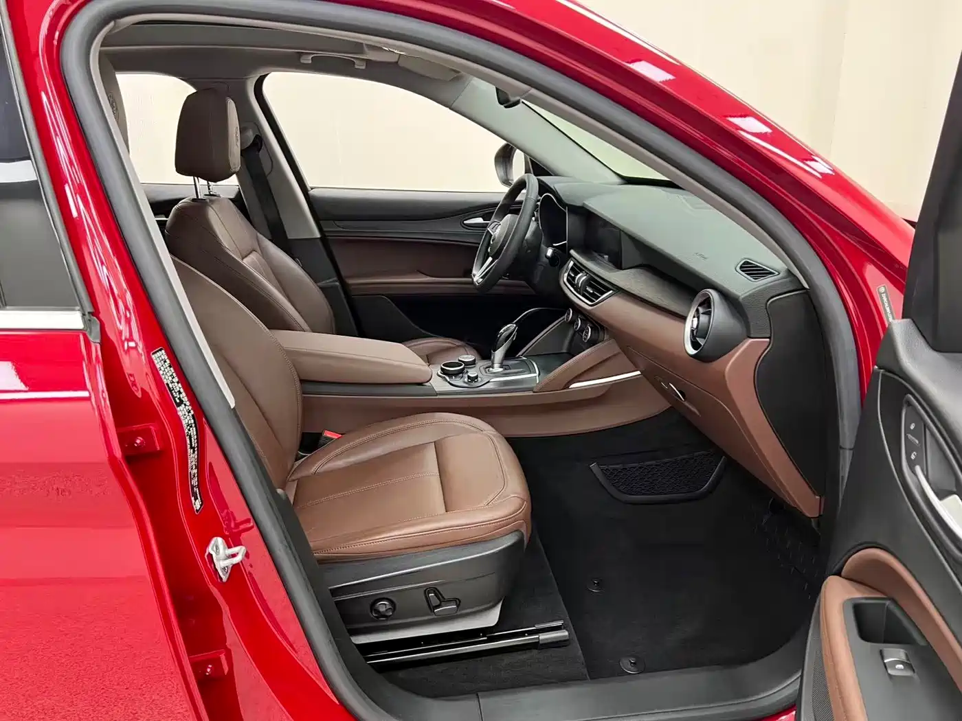 Alfa Romeo Stelvio 2019 2017 2.0T 200HP Luxury Edition