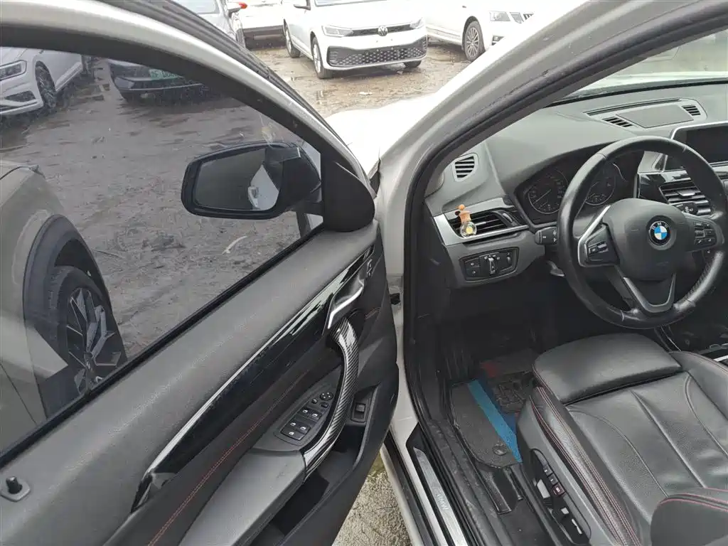 BMW X1 2016 sDrive20Li Luxury Model фото 16