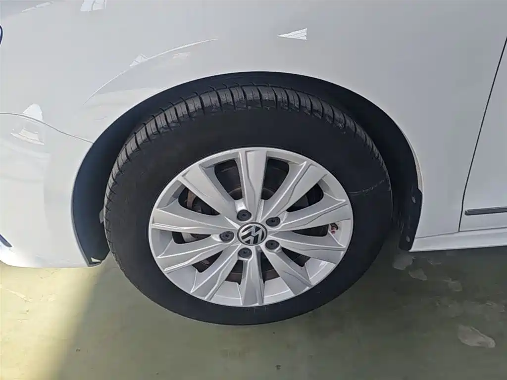 Volkswagen Sagitar 2015 1.6L Automatic Comfort фото 23