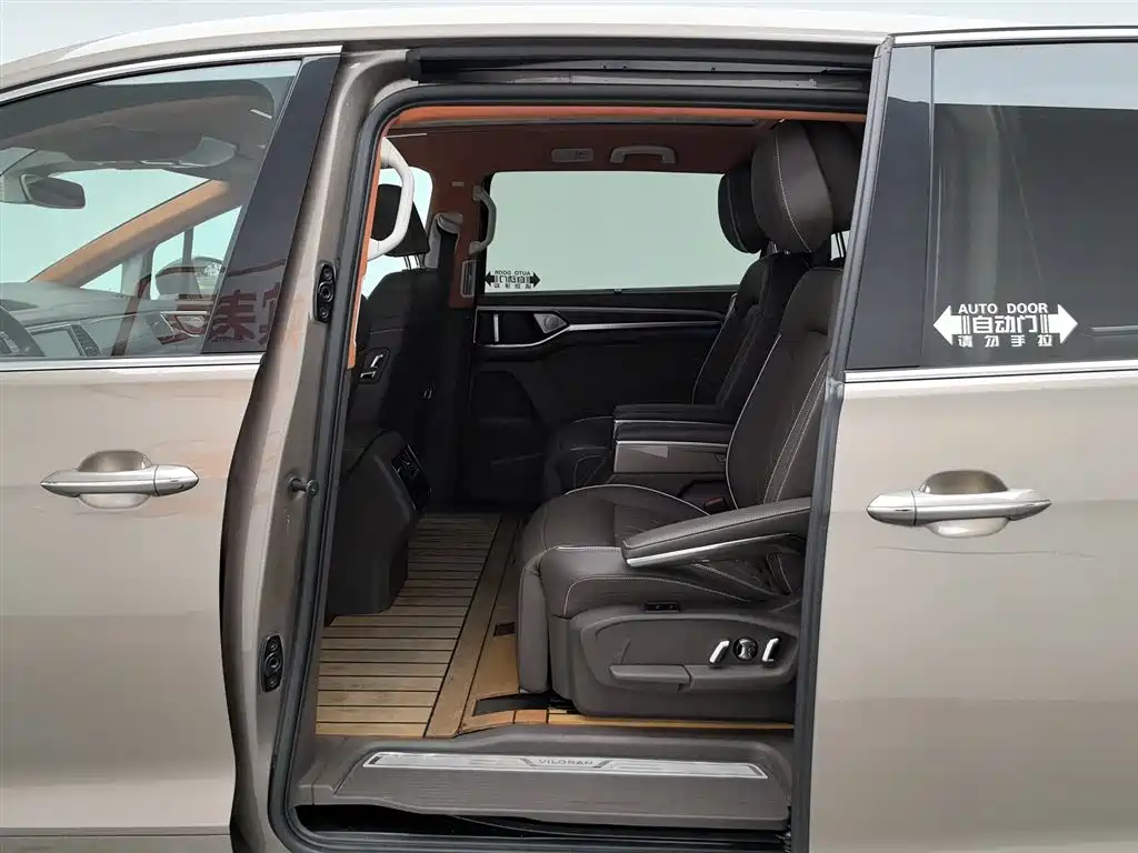 Volkswagen Viloran 2020 380TSI Premium фото 15