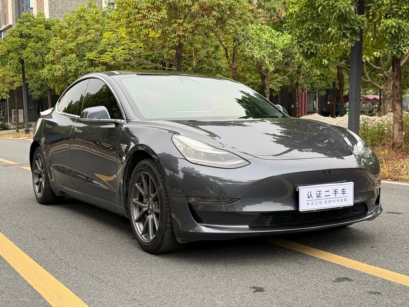 TESLA MODEL 3