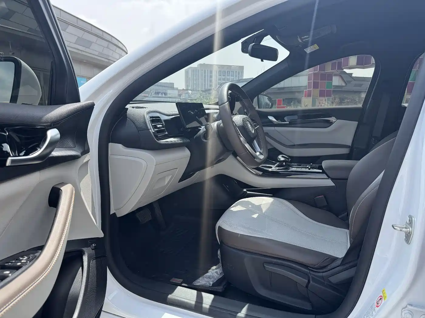 BYD Qin PLUS 2024 Glory Edition DM-i 55KM Leading фото 6
