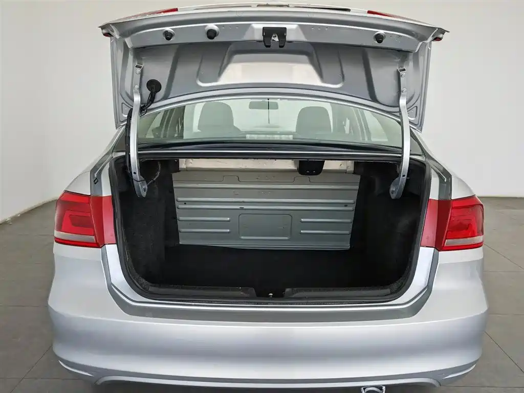 Volkswagen Santana 2013 1.6L Manual Comfort Edition фото 16