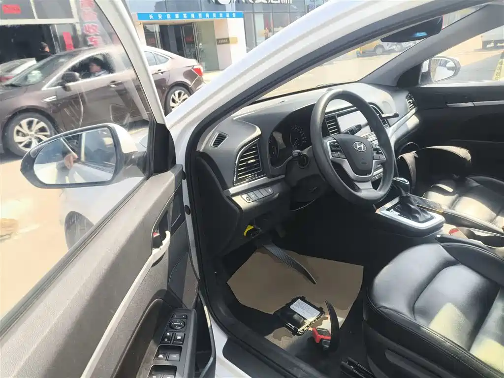 Hyundai Elantra 2016 Model 1.6L Automatic Smart Elite фото 11