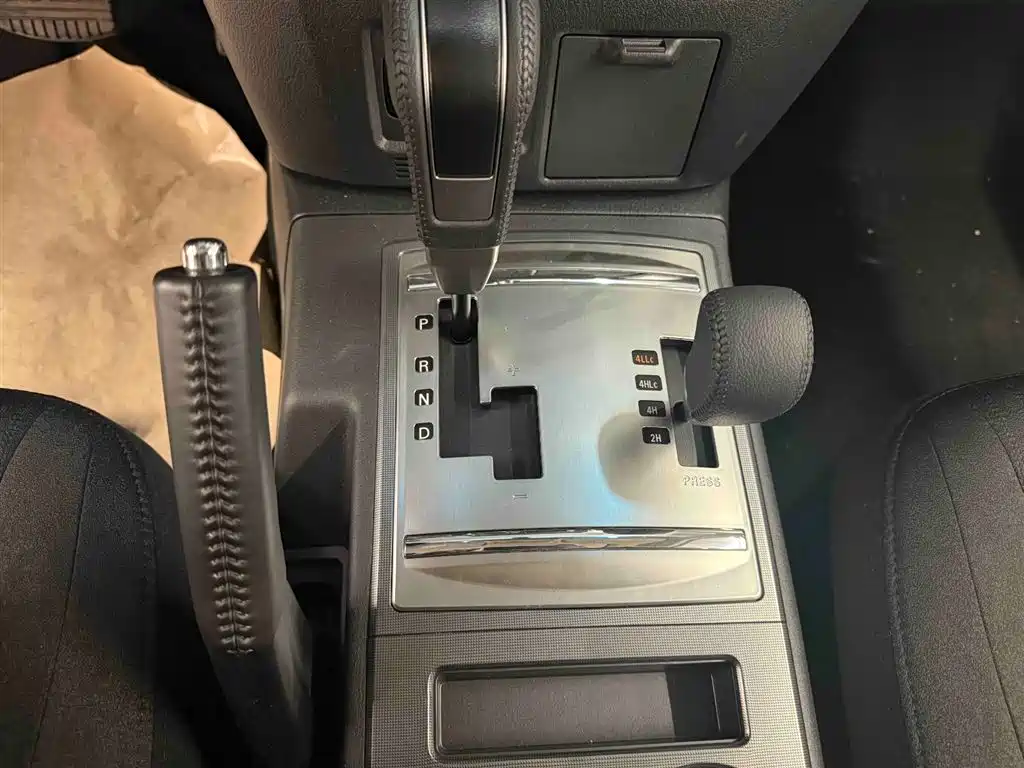 Mitsubishi Pajero (Import) 2020 3.0L Automatic Standard Edition фото 9