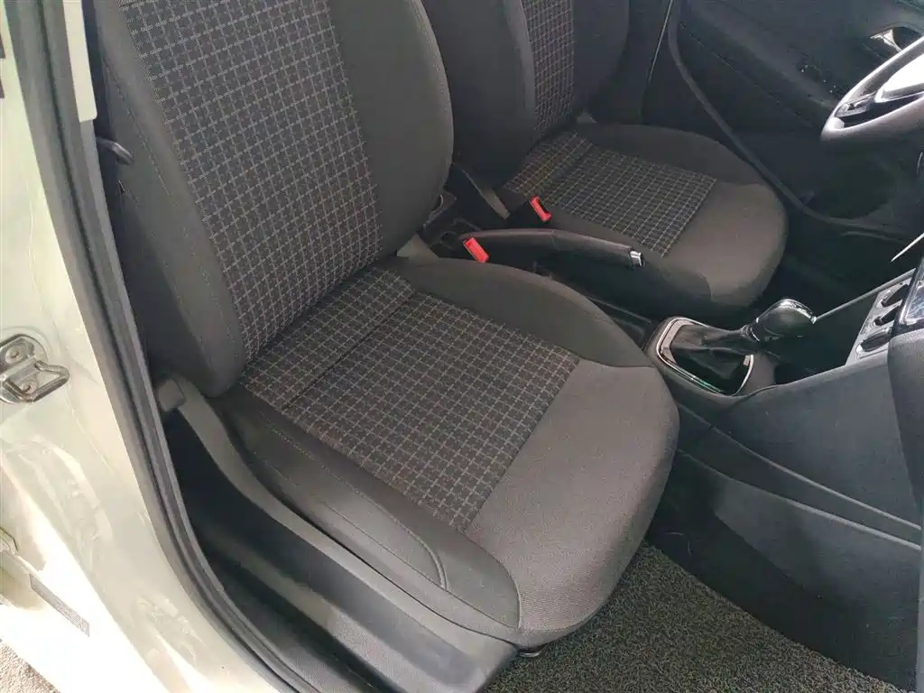 Volkswagen Polo 2016 1.6L Automatic Comfort фото 20