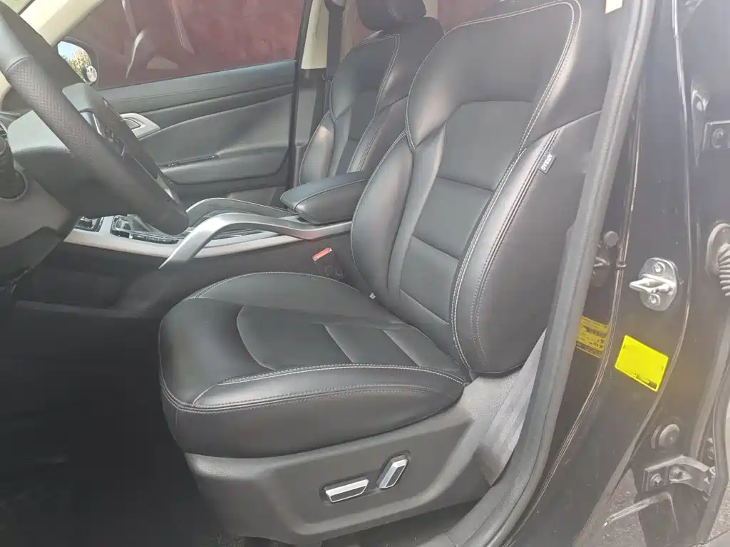 Фото 11 - Geely Atlas