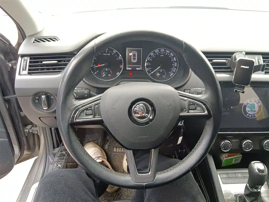 Škoda Octavia 2017 1.6L Automatic Smart Edition фото 7