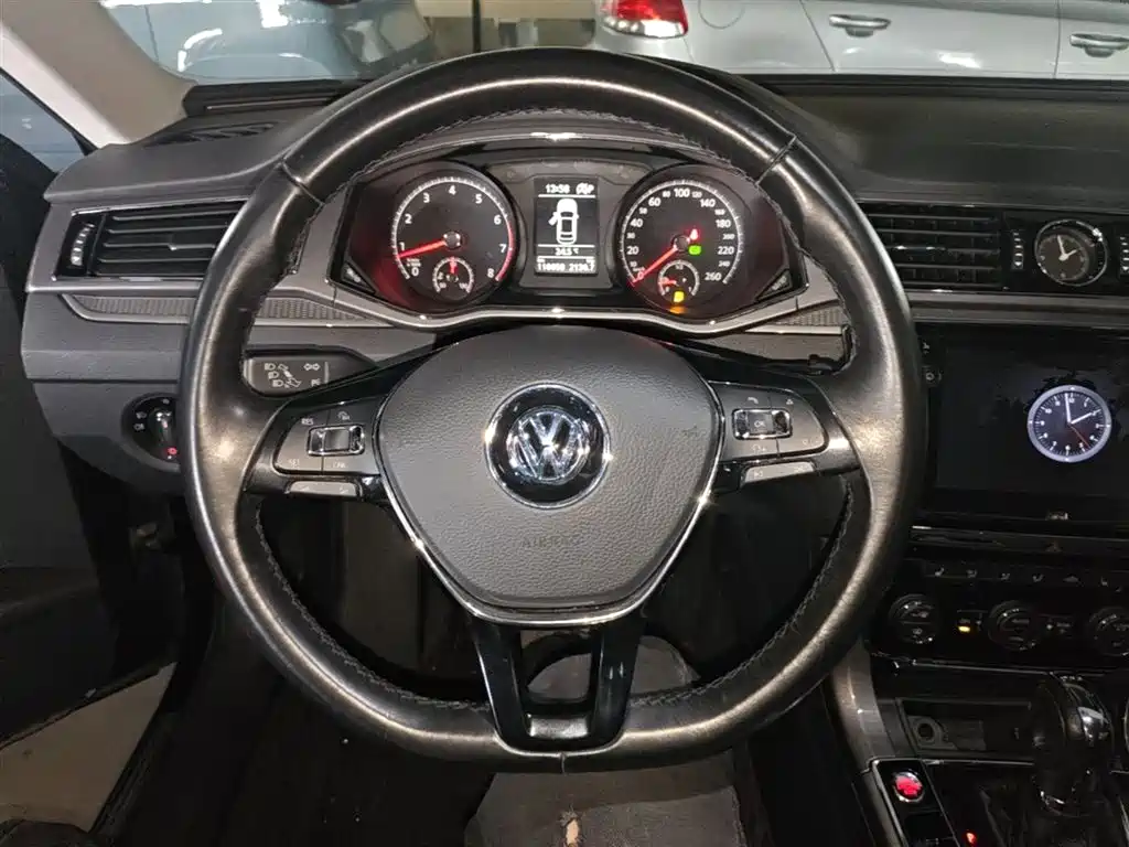 Volkswagen Passat 2017 330TSI DSG Prestige фото 11