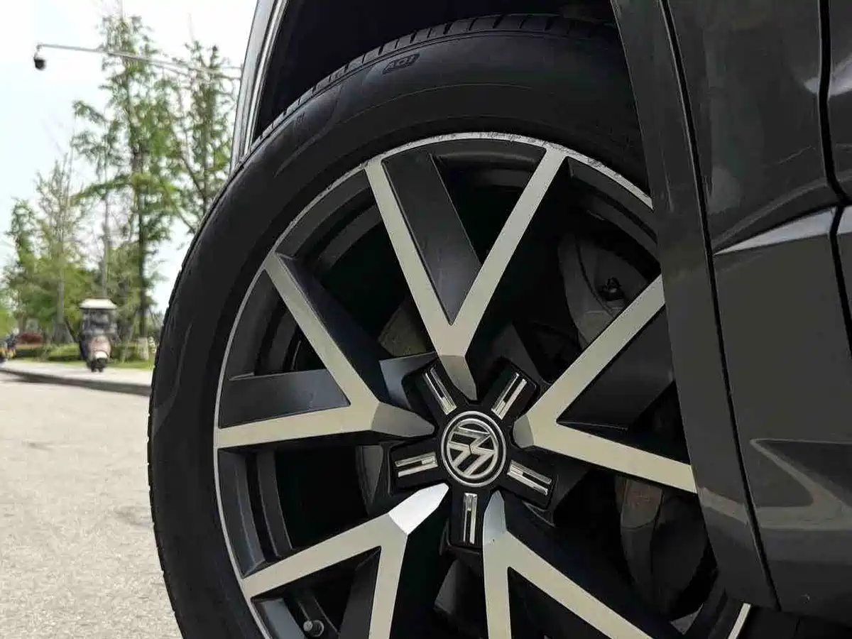 Volkswagen Touareg 2019 3.0TSI Sharp Edge Edition China V фото 4