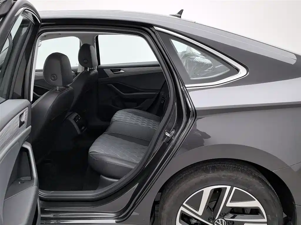 Volkswagen Sagitar 2025 Model Year 3rd Facelift 300TSI DSG Surpassing Edition фото 15