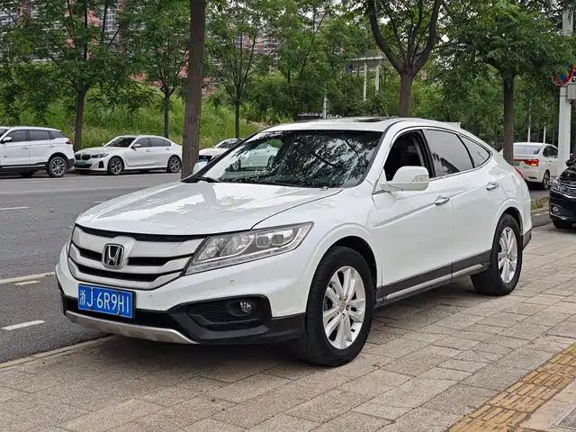  Honda Crosstour 2014 2.4L Luxury Navigation Edition