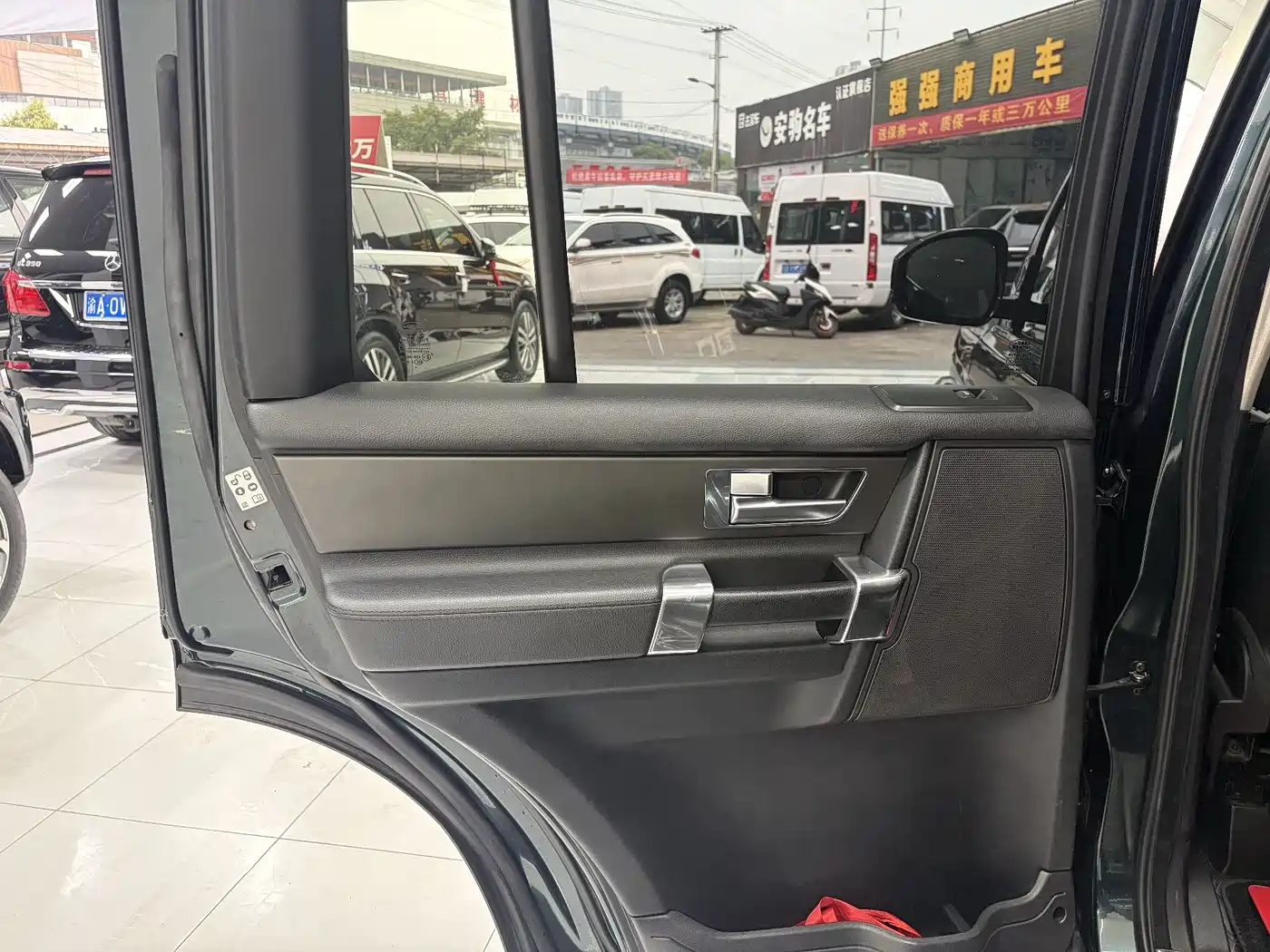 Land Rover Discovery 2015 3.0 SDV6 HSE Diesel фото 21