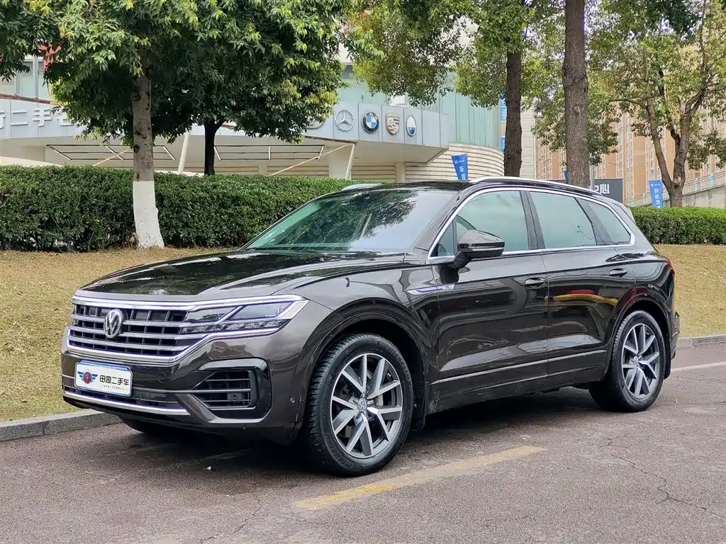 VOLKSWAGEN TOUAREG