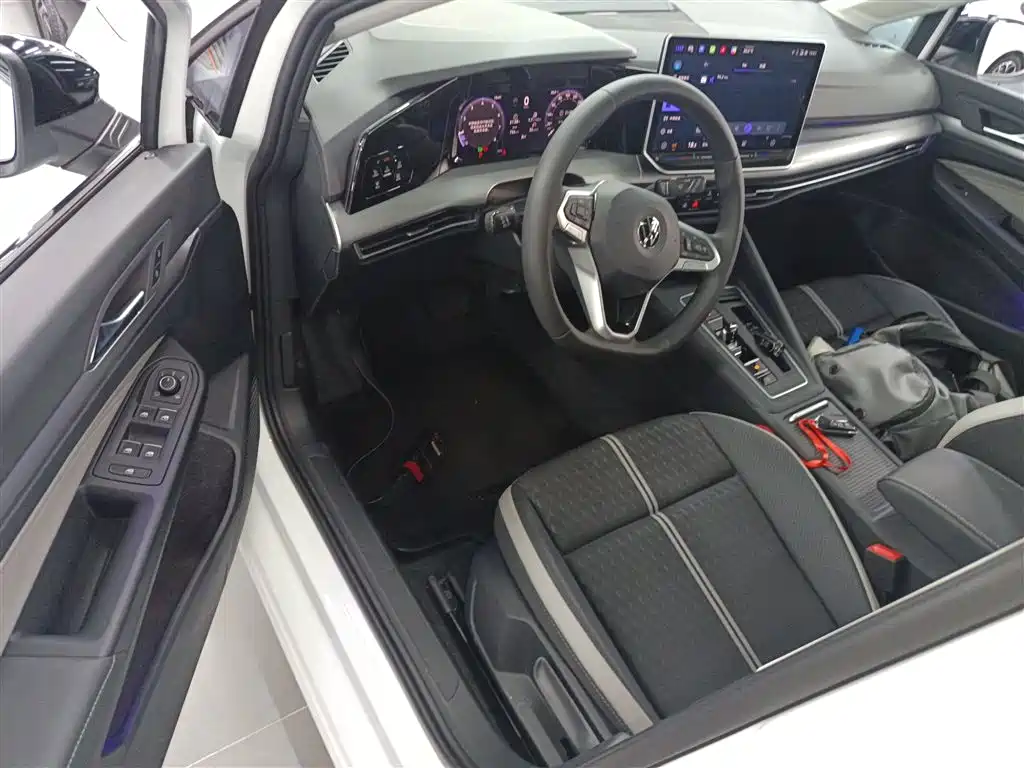 Volkswagen Golf 2025 Facelift 300TSI Pro фото 12
