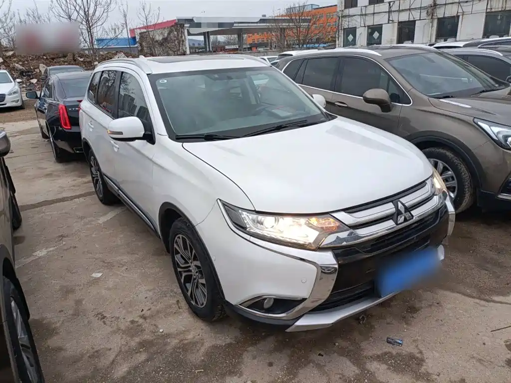MITSUBISHI OUTLANDER
