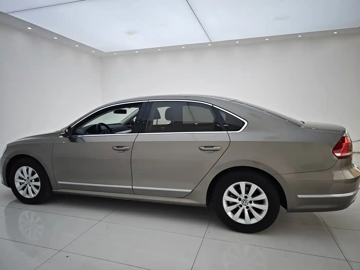 Фото 15 - Volkswagen Passat