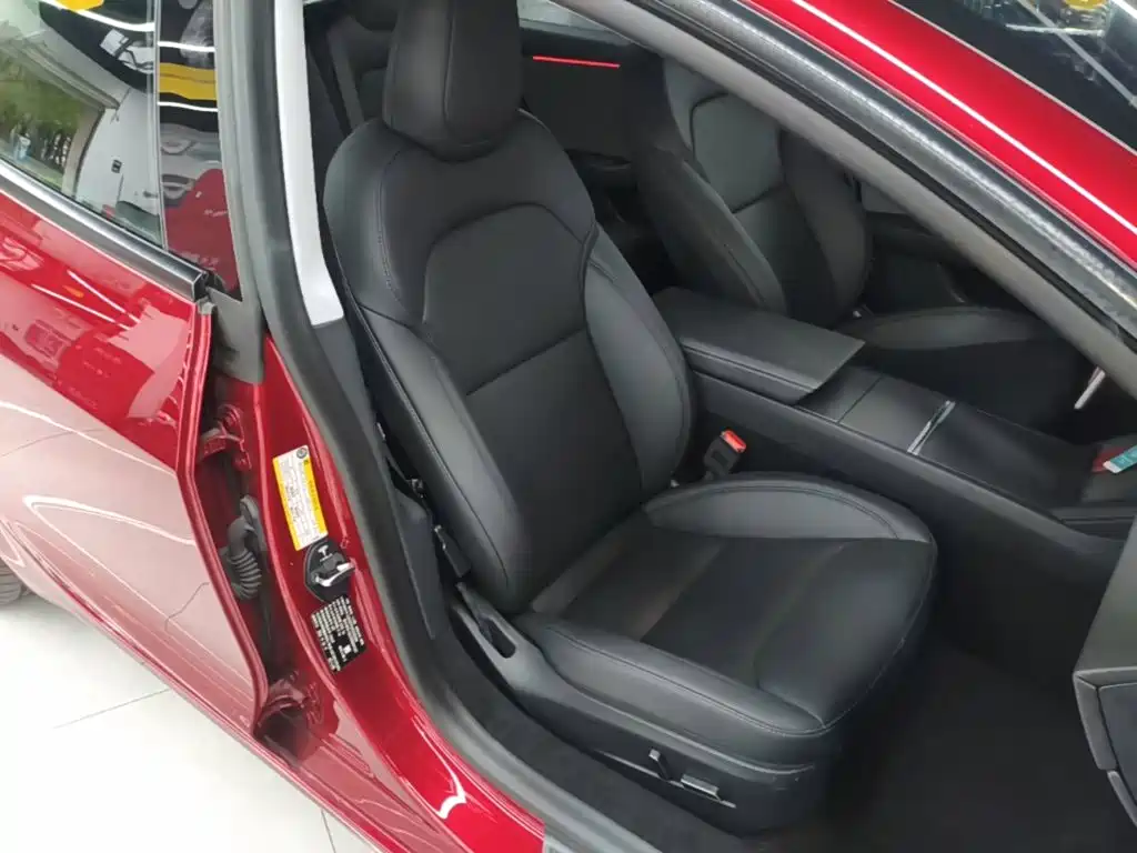 Фото 25 - Tesla Model 3