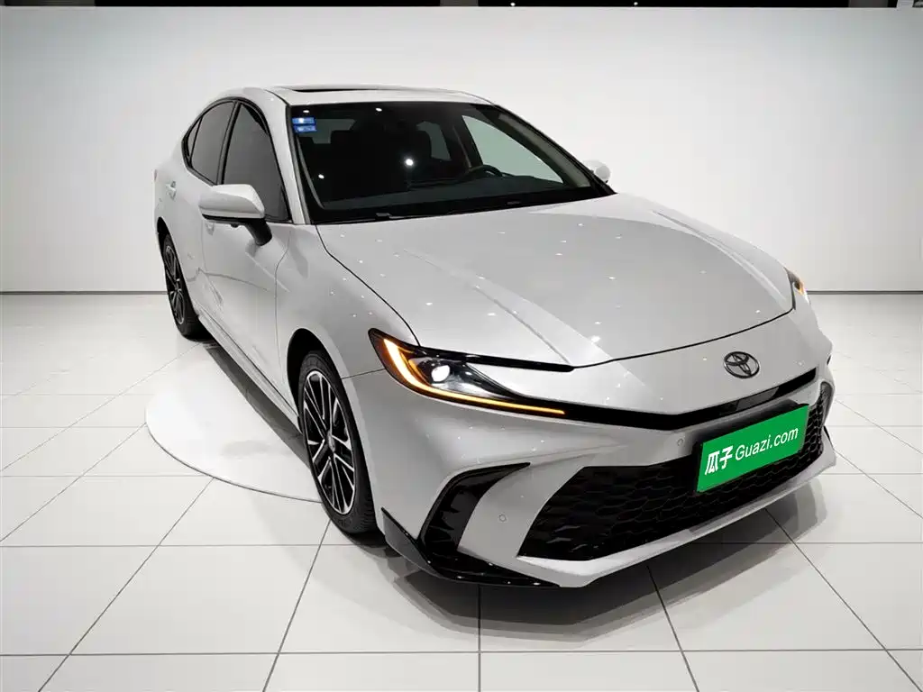 Toyota Camry 2026 Hybrid 2.0HSE Sport Lite Edition фото 4
