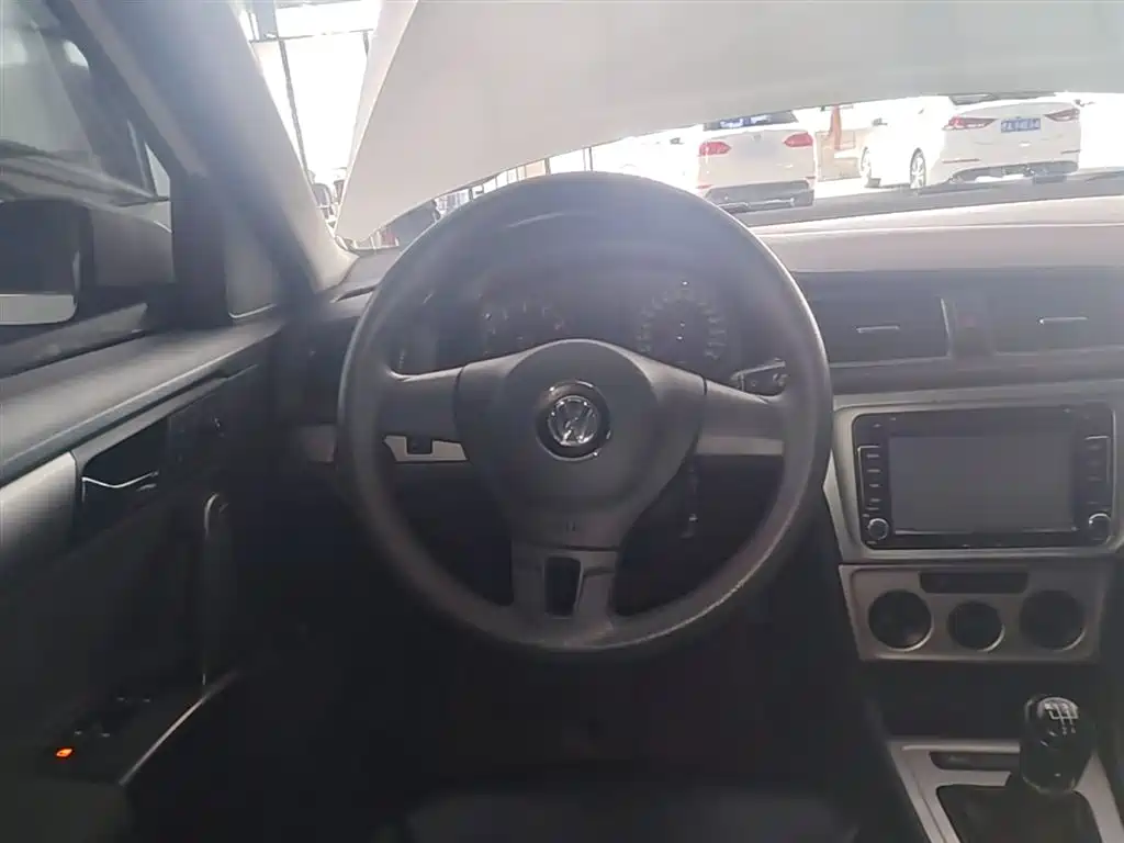 Volkswagen Lavida 2013 Facelift Classic 1.6L Manual Trend фото 11