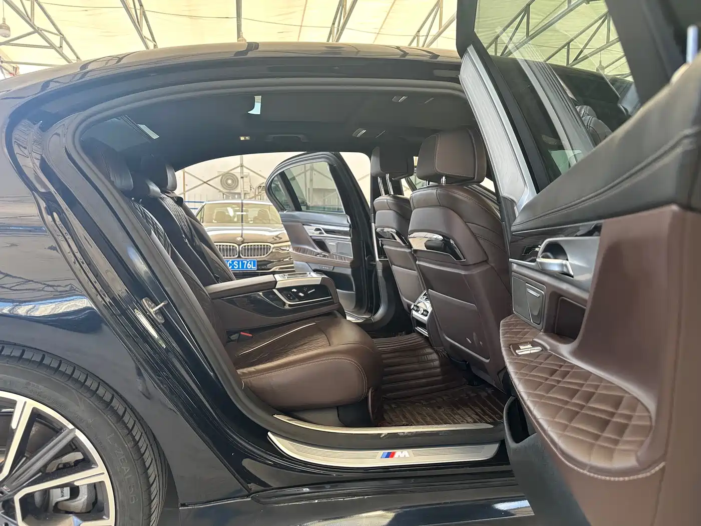 BMW 7 Series 2019 740Li Leading M Sport Package фото 19