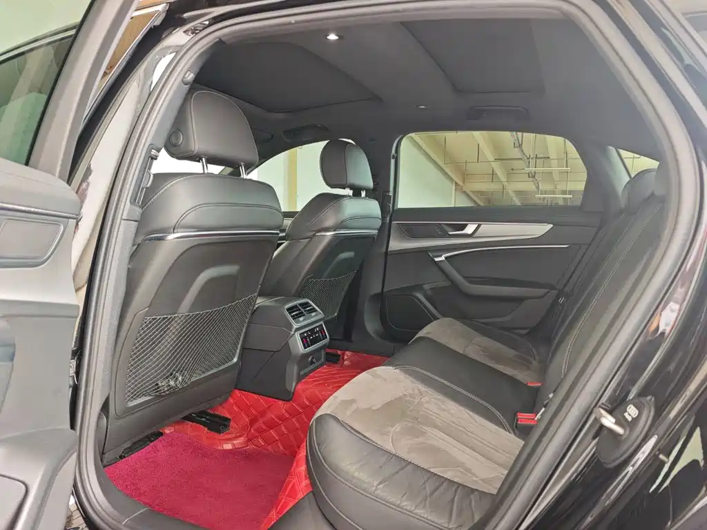 Фото 9 - Audi A6L