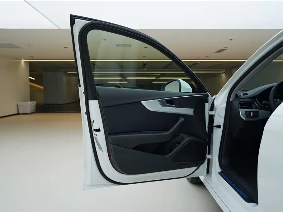 Audi A4L 2020 40 TFSI Fashion Dynamic Edition фото 16