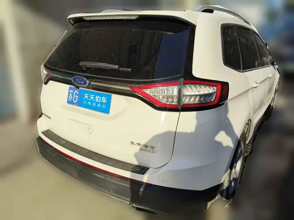 Photo 2 - Ford Edge