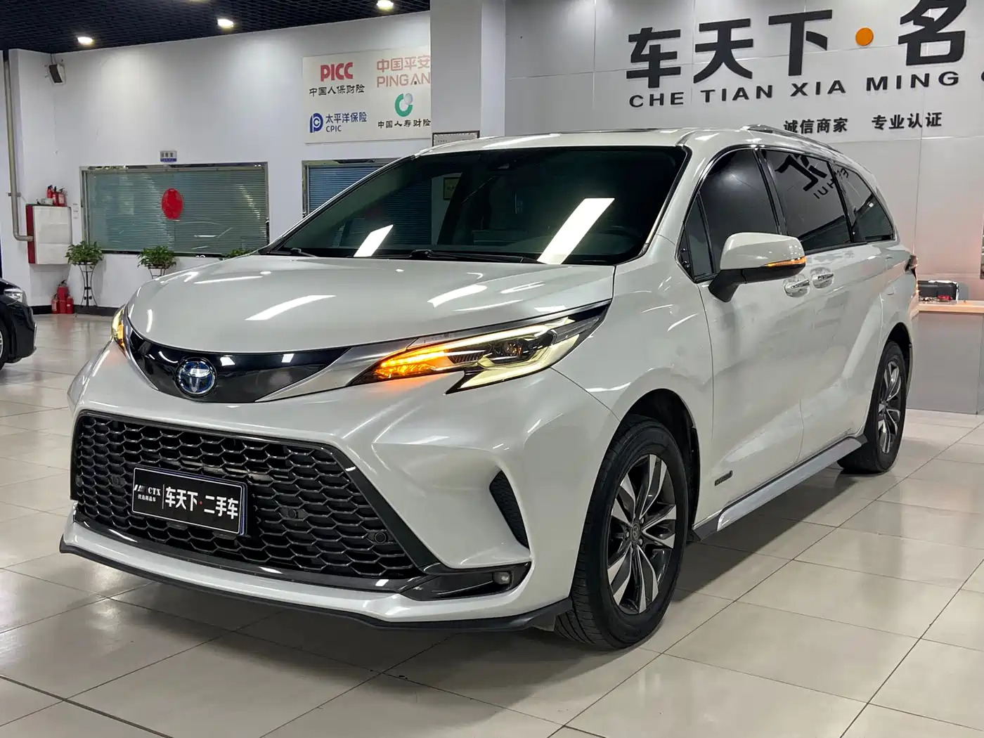 Toyota Granvia 2023 2.5L Hybrid Luxury Edition