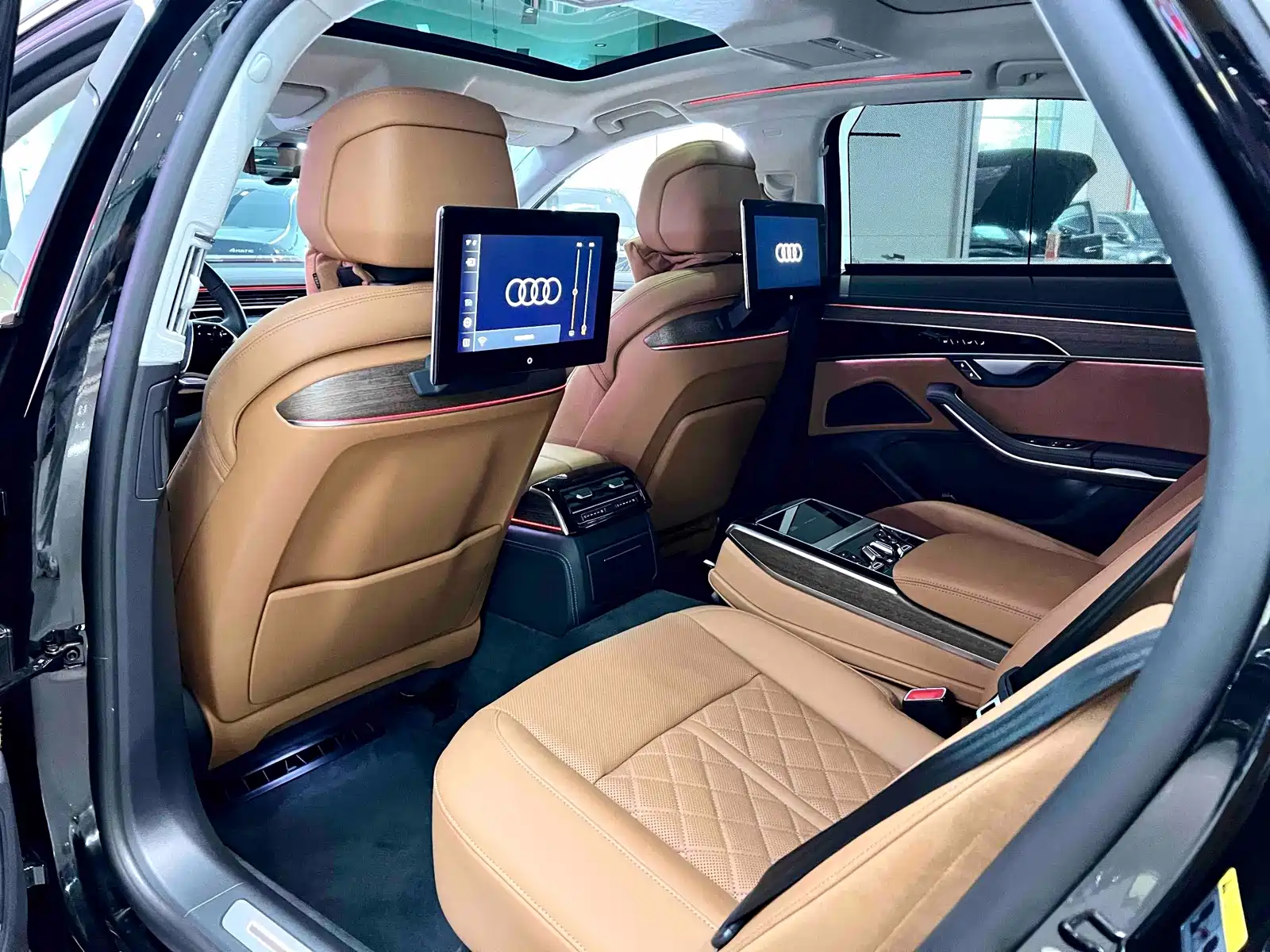 Photo 9 - Audi A8