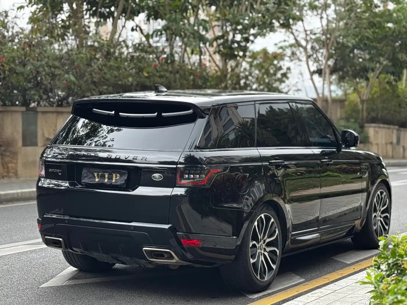 Land Rover Range Rover Sport 2021 3.0 L6 Gloss Black Edition фото 7