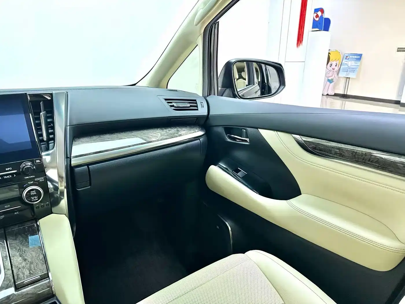 Toyota Vellfire 2021 Crown Hybrid 2.5L HV Premium Edition фото 20