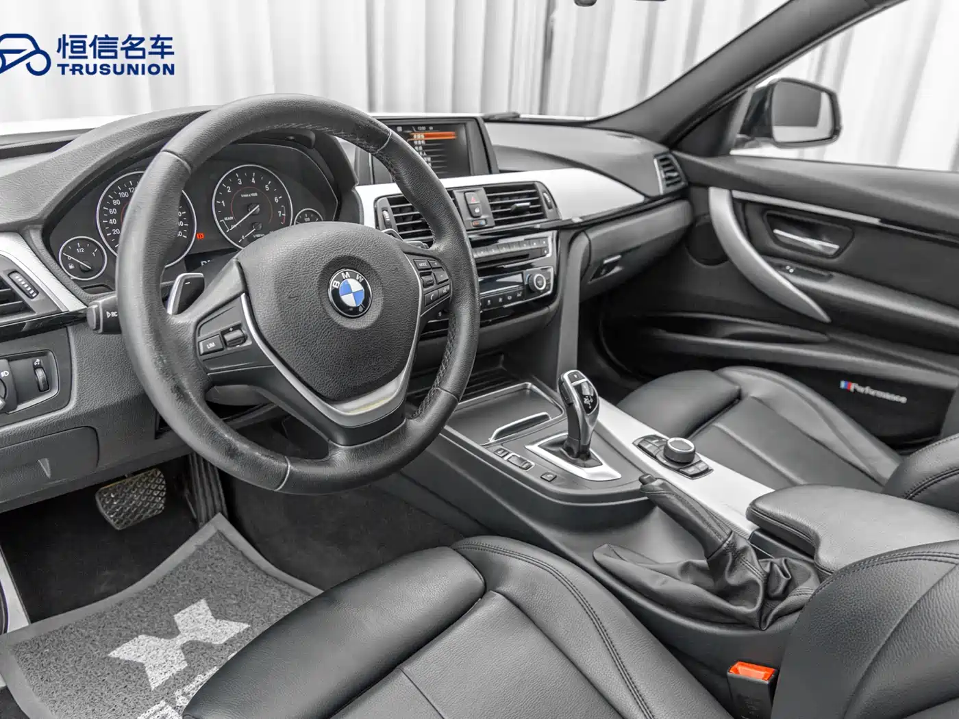 BMW 3 Series 2017 320i M Sport фото 12