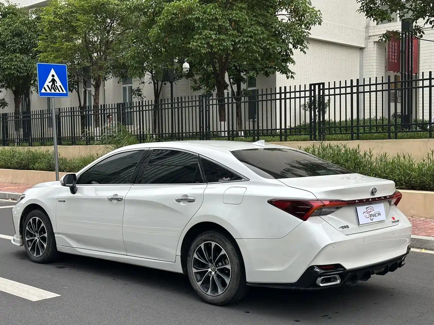 Toyota Avalon 2022 Hybrid 2.5L Luxury Edition фото 13