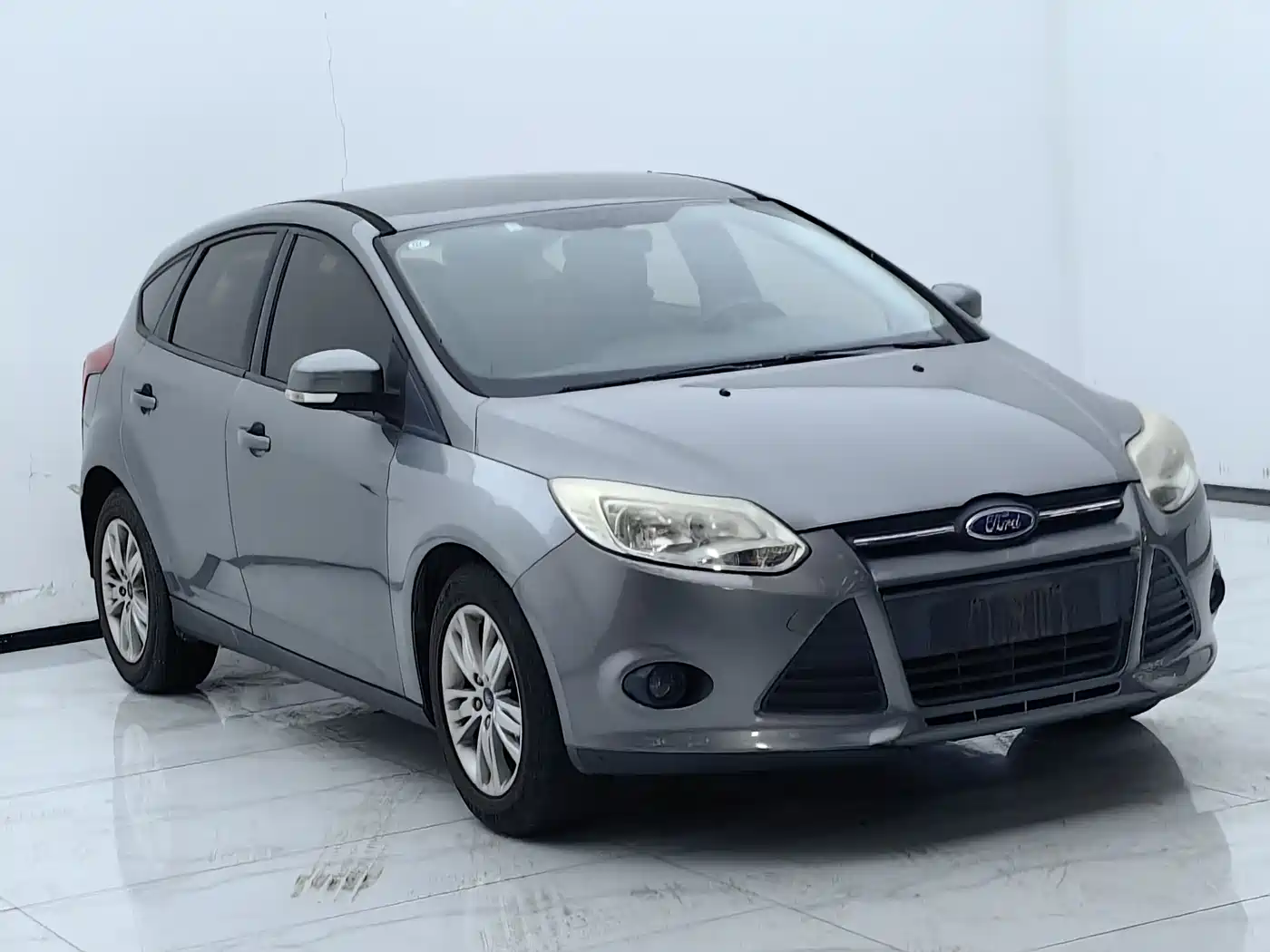 Ford Focus 2012 Hatchback 1.6L Automatic Comfort фото 3