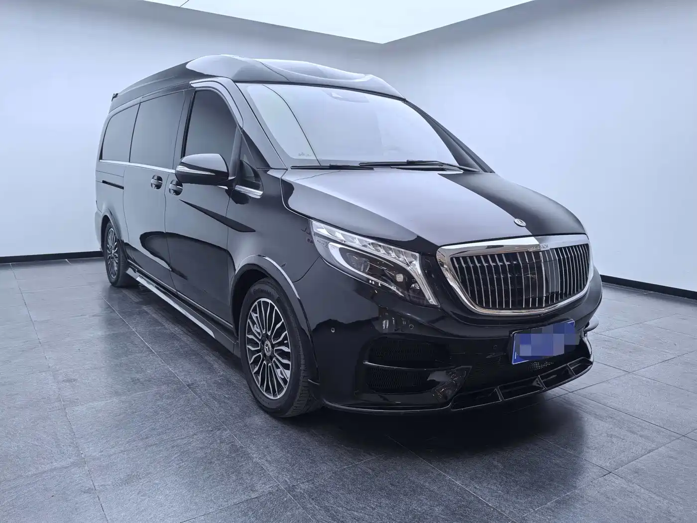 Mercedes-Benz V-Class 2018 V 260 L Premium Long Wheelbase Edition China VI фото 3