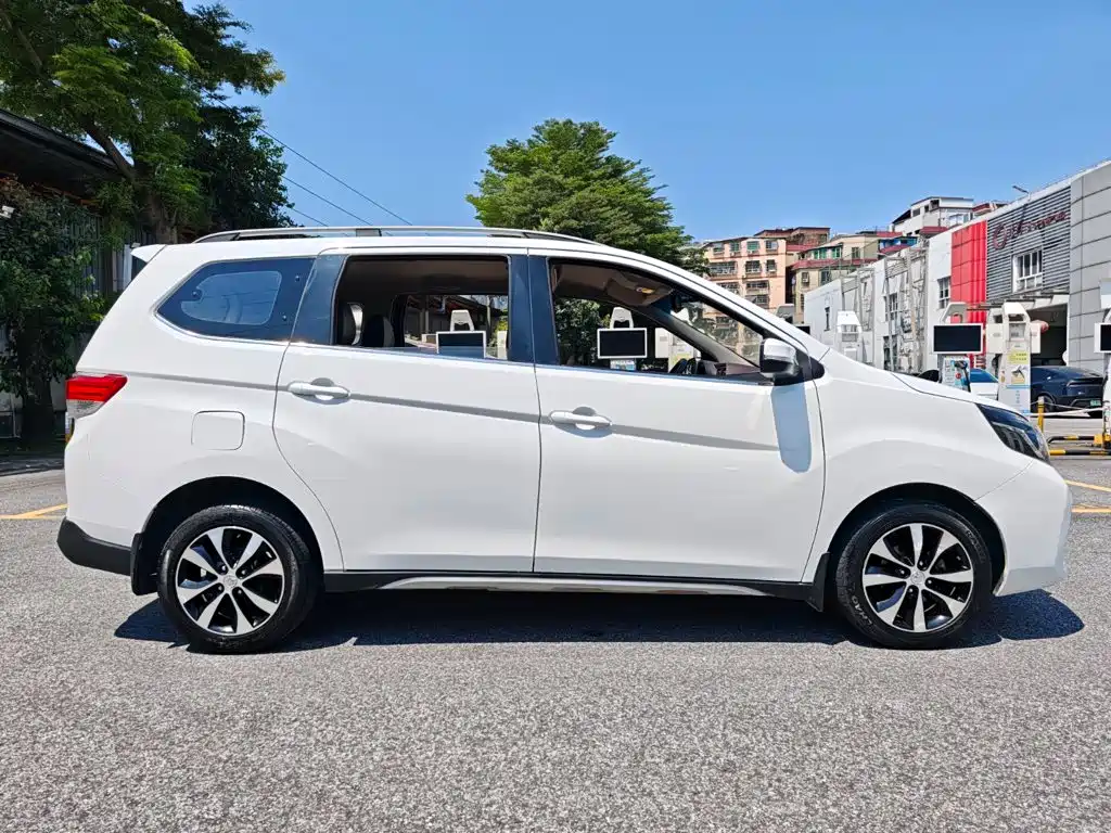 Venucia M50V 2017 2017 1.6L XL CVT Luxury