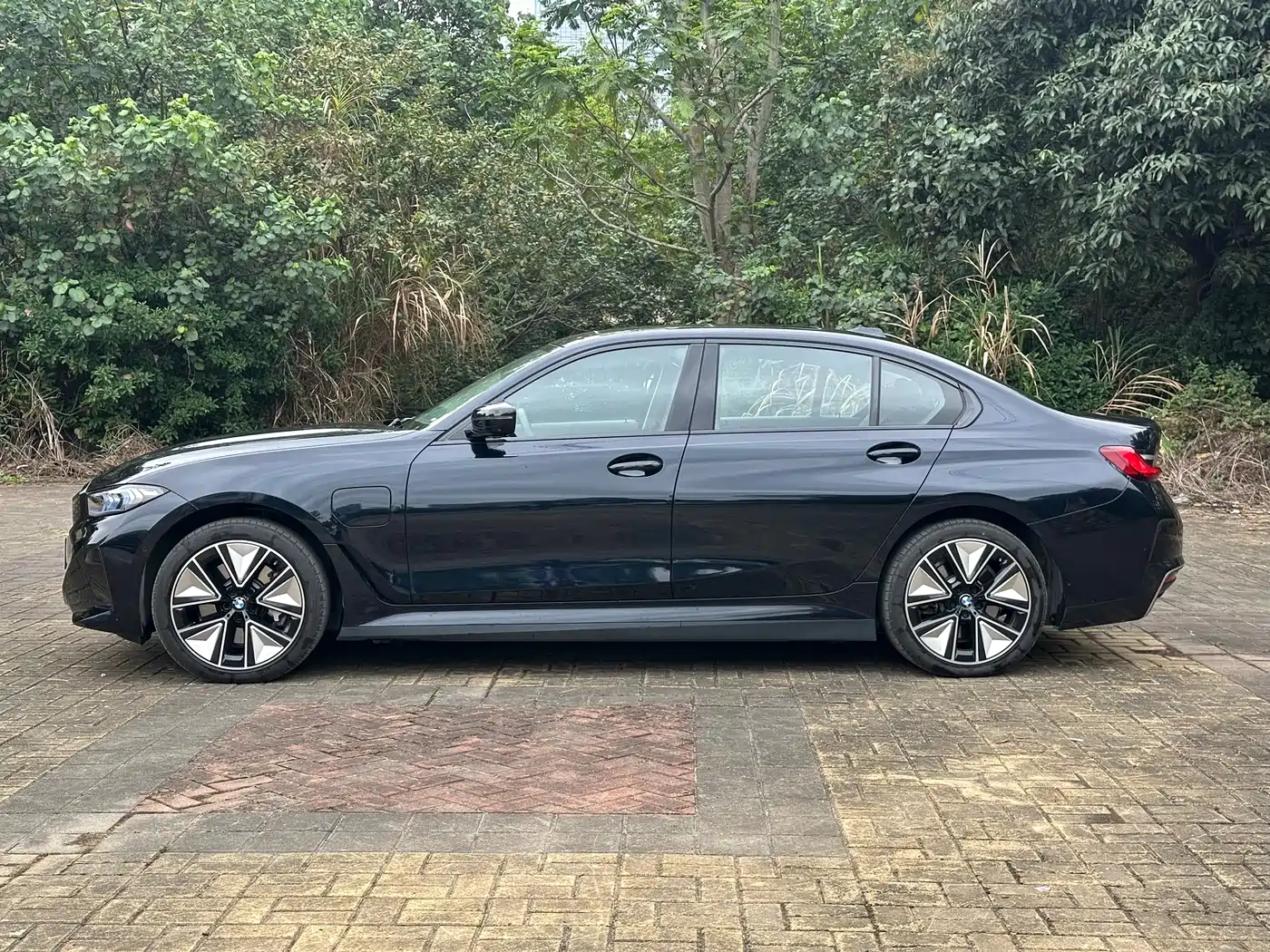 BMW i3 2025 eDrive 40 L Shadow Night Sport Package фото 3