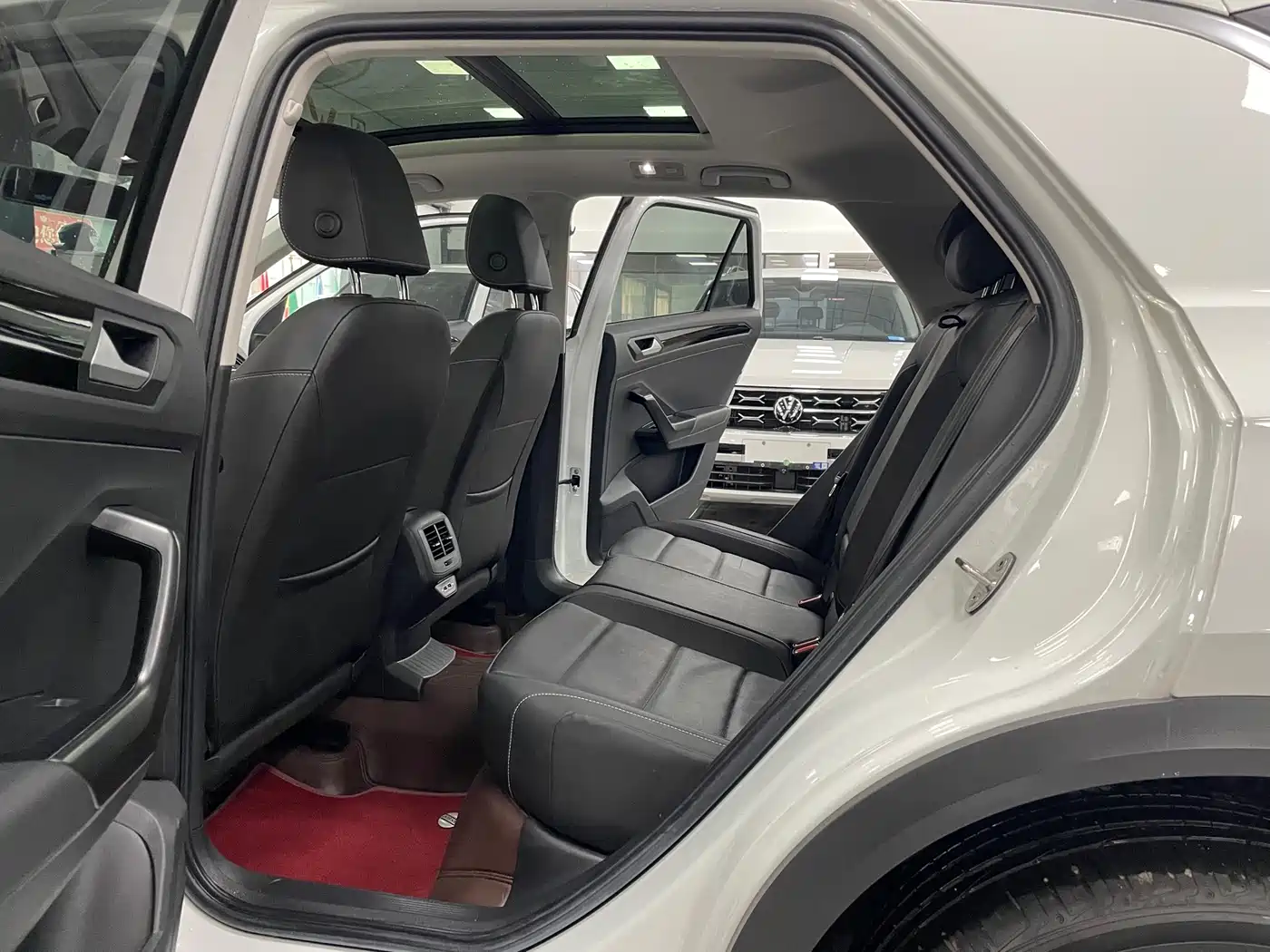 VOLKSWAGEN T-ROC EXPLORING SONGS