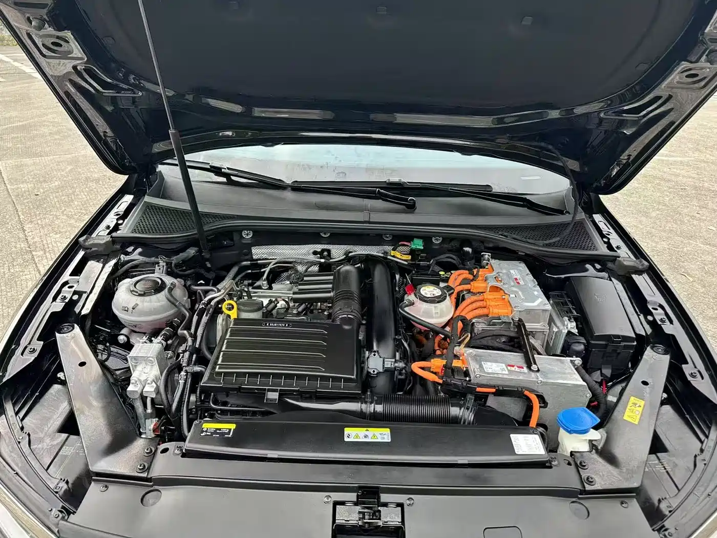 VOLKSWAGEN MAGOTAN GTE PLUG IN HYBRID