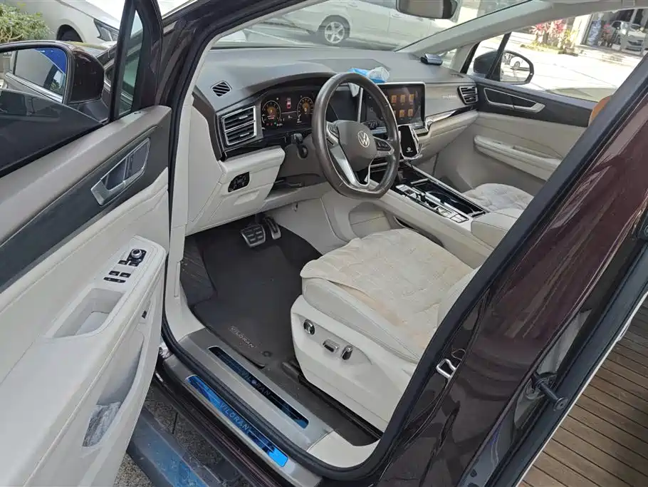 Volkswagen Viloran 2022 380TSI Premium Edition фото 9