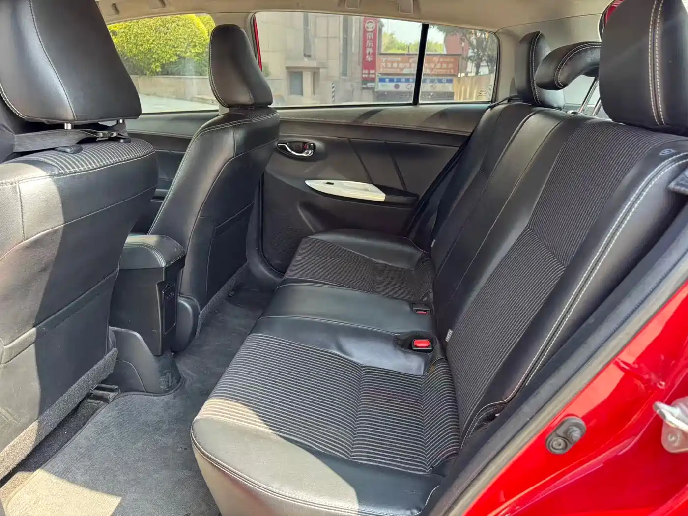 Toyota YARiS L Zhi Xuan 2015 1.5G Auto Sunroof Special Edition фото 6
